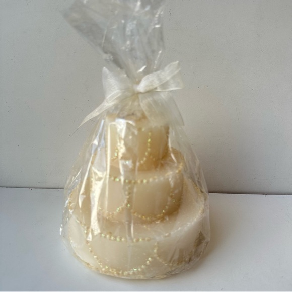 Scented Wedding Cake Candle 3-Tier Glitter Pearls New In Wrap 50hr - Picture 4 of 9